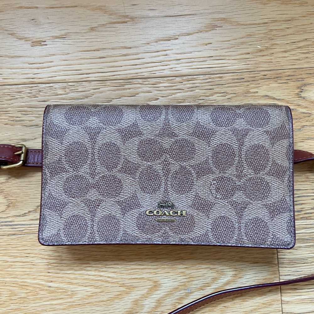 Coach Wallet on Chain Signature Canvas Leather